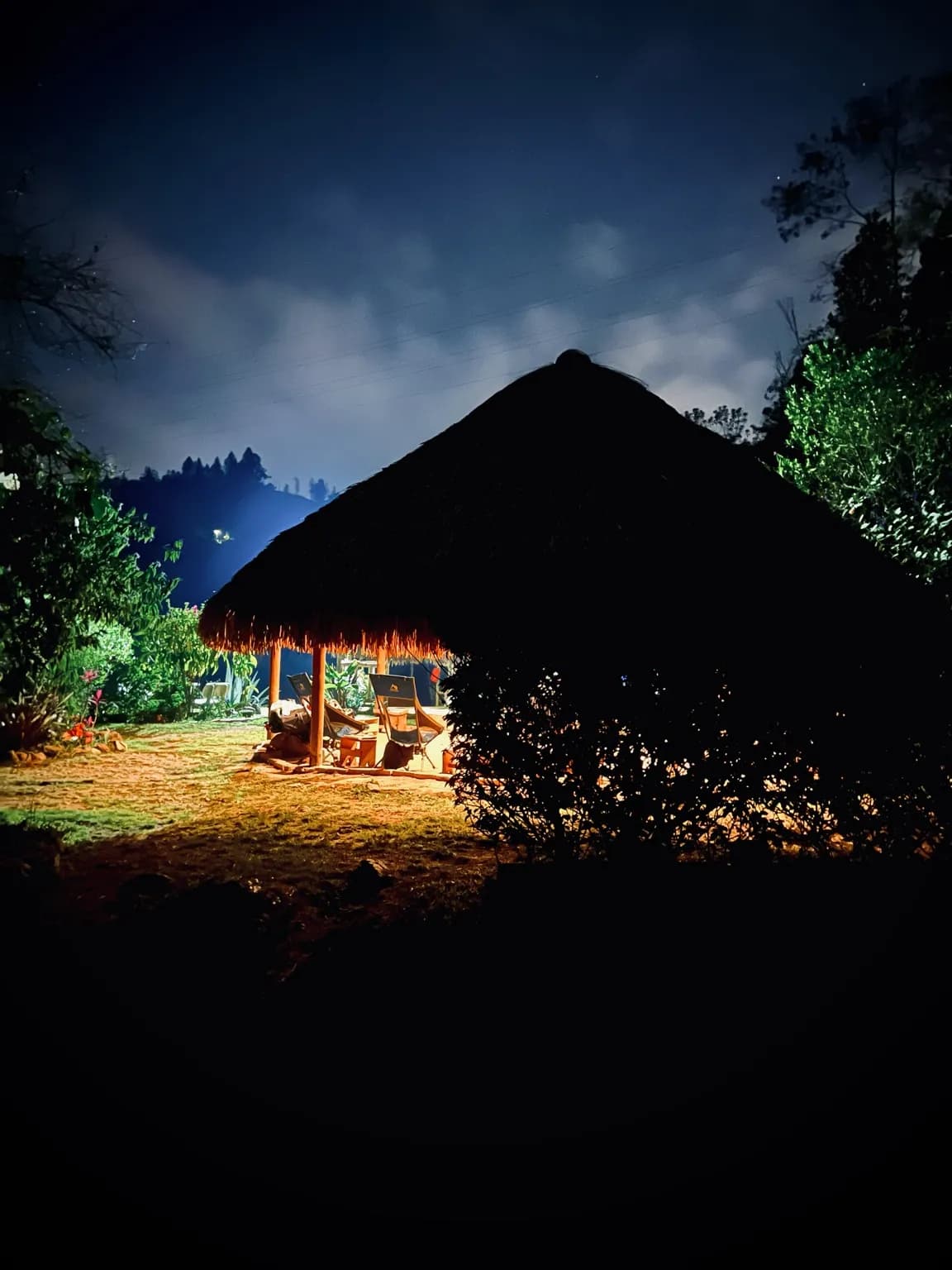 The bohio illuminated at night at Yaogara